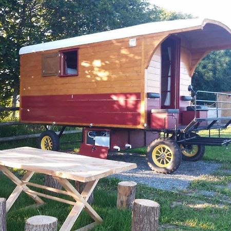 Veritable Roulotte Hippomobile "La Bailleul" Mentheville Extérieur photo